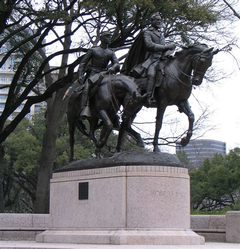 Robert E Lee Statue Removed From Lee Park In Dallas O T Lounge