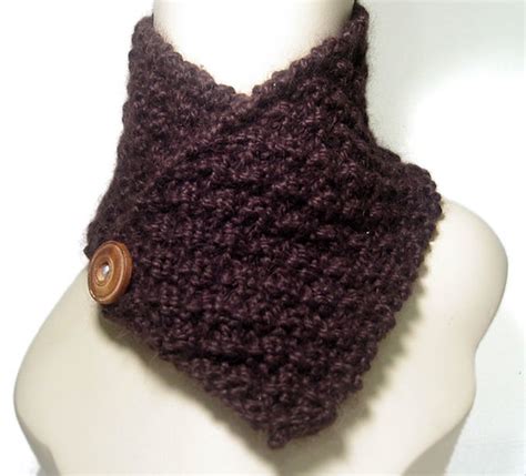I made this for my second grader who does not like the restriction of mittens or bulky long scarf. CROCHETED NECK WARMER PATTERNS - Crochet and Knitting Patterns