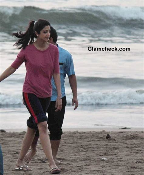 Celeb Spotting Shilpa Shetty Takes A Stroll On Juhu Beach — Indian
