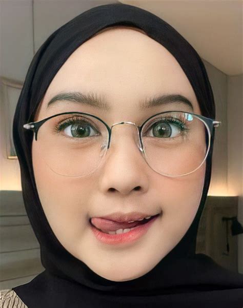 Wajah Hijab Manis On Twitter Di 2021 Wajah Gadis Riasan Wajah Bulat