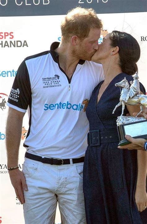 Prinz harry sorgt abermals mit einem interview über seinen und herzogin meghans rückzug aus lebt seit vergangenem jahr mit seiner frau herzogin meghan in los angeles: Der britische Prinz Harry und seine Frau Herzogin Meghan ...