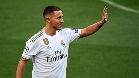 Passes completed eden hazard is 88 percent. Eden Hazard Kisses Real Madrid Badge During Official ...