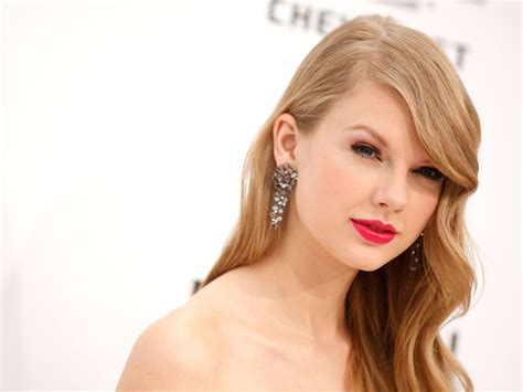 Taylor Swift Wins Cmt Awards Video Of The Year Cbs News
