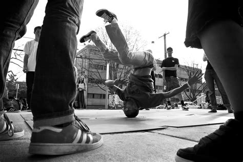Maybe you would like to learn more about one of these? Break Dance arte di frontiera