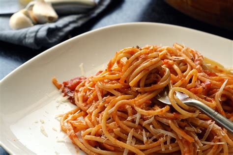 Spaghetti Al Pomodoro Con Alici Marinate Primo Piatto Gourmet Food Blog