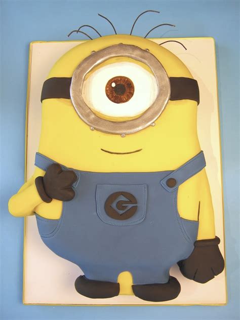 With the new minion movie coming out this summer, i decided i would make a fun little minion cake for my boy turning 7 this year. Baby and Kids cakes | Sin