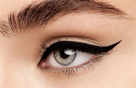 Beauty Basics How To Do Winged Eyeliner Faiza Beauty Care And Training Center Karor