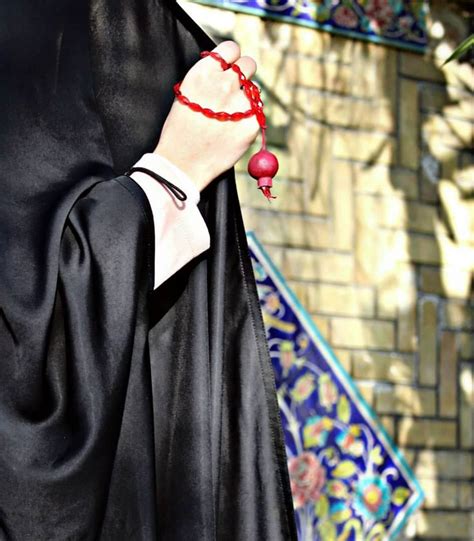 حجاب در قرآن پوشیدن حجاب یعنی این زن نجیب است به او کار نداشته باشید