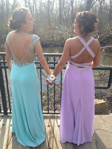 You Always Need This Picture With Your Best Friend Prom Poses Prom