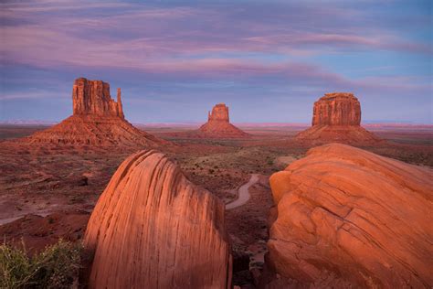 The Mittens In Monument Valley At Sunset The Stunning Southwest In