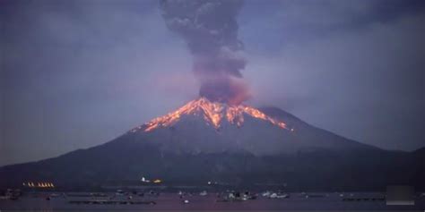 Gunung Semeru Erupsi Video Mencekam Rekam Awan Panas Dan Kecamatan