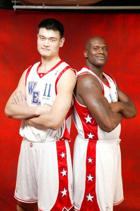 Yao wasn't just tall, he was historically, exceptionally tall even by nba standards. 41 Pictures Of Yao Ming Next To Regular Humans Shows Just ...