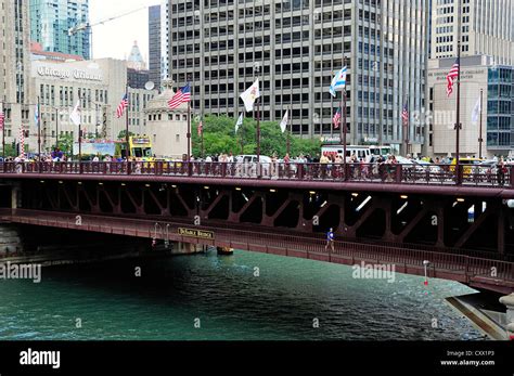 Chicagos Michigan Avenue Bridge And Pedestrians Crossing The Chicago