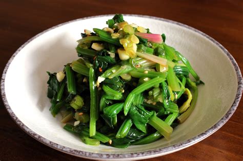 If you want to use more or less of any of the ingredients, depending on your tastes, feel free to do so. Spinach side dish (Sigeumchi-namul) recipe - Maangchi.com