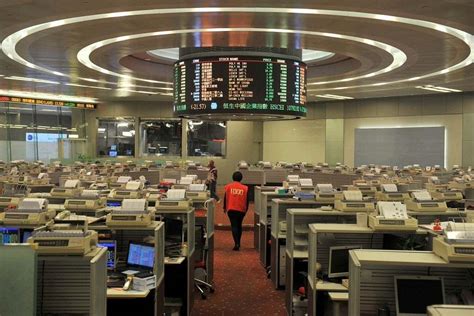 The hong kong stock exchange is the sixth largest stock exchange in the world based on market capitalisation. Hong Kong stocks down - Markets - Business Recorder