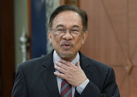 May 06, 2013 · malaysia's longtime opposition leader anwar ibrahim soared to the heights of power in the 1990s, fell spectacularly from grace amid scandals, only to have risen once again to the brink of the. PKR secara rasmi calonkan Anwar jadi PM, tolak Mahathir