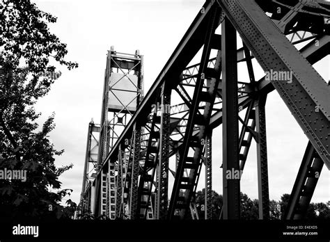 A Historic Iron Drawbridge In Salem Oregon Stock Photo Alamy