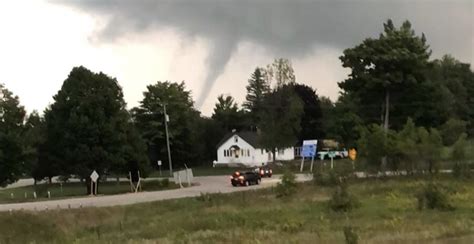 Two Storms Are Threatening Parts Of Central Ontario With Tornados Photos Daily Hive Toronto