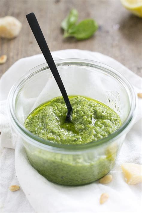 ˈpestu), or (to refer to the original dish) pesto alla genovese (italian pronunciation: Groene pesto - snel basisrecept met heel veel smaak