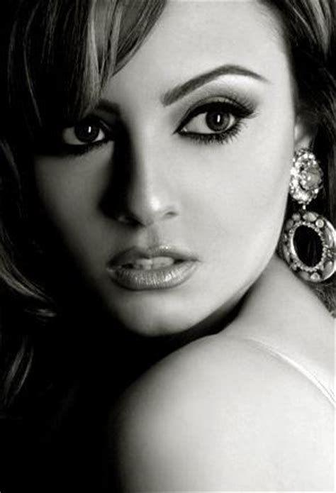 نائب وزير التعليم يزف بشري سارة طال وزير التعليم يكشف تفاصيل جديدة عن الامتحان الموحد. صور بشري