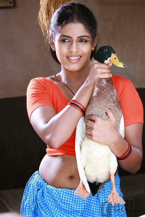 Tamil Actress Iniya Deep Navel Show In Lungi Blouse Hd Photos Film