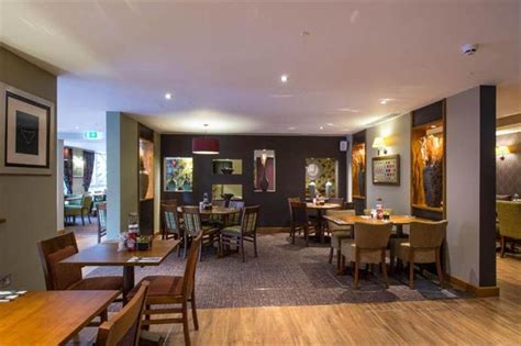 After settling in to their room, guests can explore the area with use of london euston railway station, which is a short stroll from the hotel. Premier Inn London St Pancras - Compare Deals