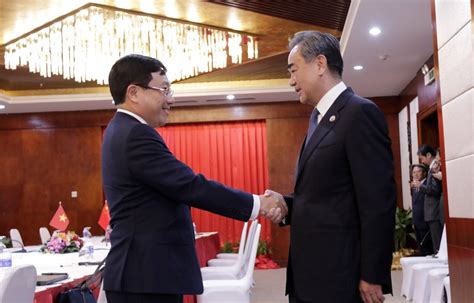 Sau đó, thủ tướng chính phủ tuyên thệ nhậm chức. Phó Thủ tướng gặp song phương Bộ trưởng Trung Quốc và Bộ ...