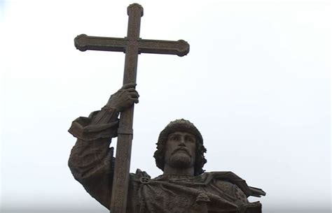 Putin Unveils Huge Statue Of Saint Vladimir In Moscow