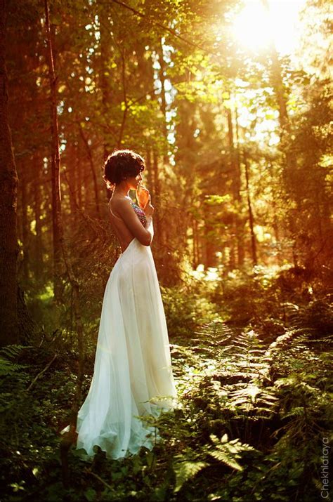 Nature wedding photo ile ilgili etkileyici ve ücretsiz imajlar indirin. 20 Enchanting Wedding Photo Ideas for Woodland Brides | Tulle & Chantilly Wedding Blog