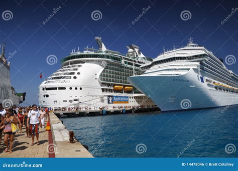 Cruise Ship Passengers Editorial Photo Image Of Ship 14478046