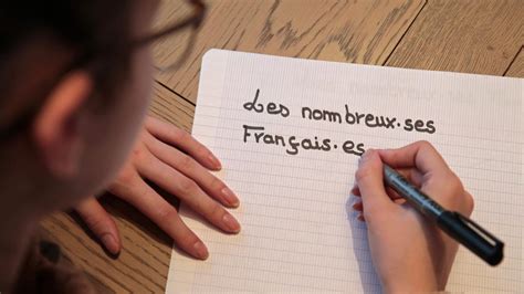 Le 18 septembre 2020, une tribune publiée dans marianne signée par 32 linguistes prenait clairement position contre l'écriture inclusive ou, plus exactement, contre l'utilisation des graphies abrégées. Ecriture inclusive : la polémique entre enseignants ...