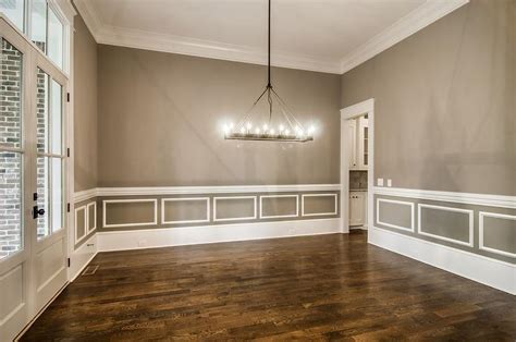 Browse 67,724 2 tone paint with chair rail on houzz you have searched for 2 tone paint with chair rail ideas and this page displays the best picture matches we have for 2 tone paint with chair rail ideas in august 2021. Dining Room Wainscoting Design Ideas