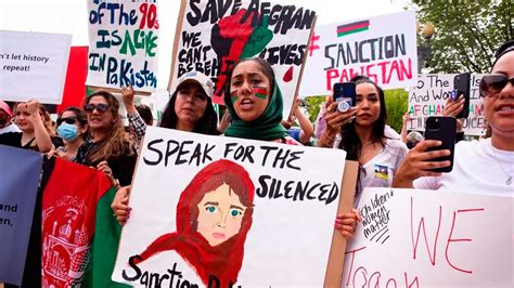 Las 29 Prohibiciones Que Imponen Los Talibanes A Las Mujeres En