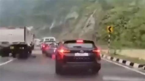 Vídeo mostra momento em que rocha gigante esmaga carro e deixa duas