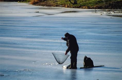 Ice Fishing Tips For Beginners Ezilon Articles