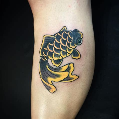 It's quite easy to understand the allure of animal themed tattoo choices. Artist: Horitomo | Tattoos, Irezumi, Goldfish tattoo