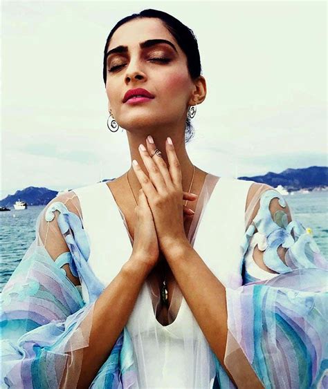 Pix Style Diva Sonam Impresses Cannes Movies