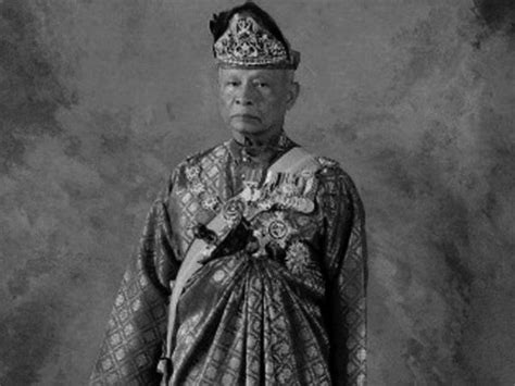 Sekolah menengah kebangsaan sultan abu bakar (sabs) sekolah menengah kebangsaan sungai isap (semsis) sekolah menengah kebangsaan tanah putih (smktp) Almarhum Sultan Ahmad Shah Presiden tegas, penyayang: Hamidin