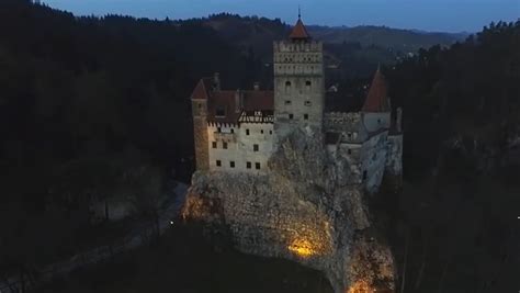 Passez la nuit dans le château de Dracula pour Halloween ! [VIDEO]