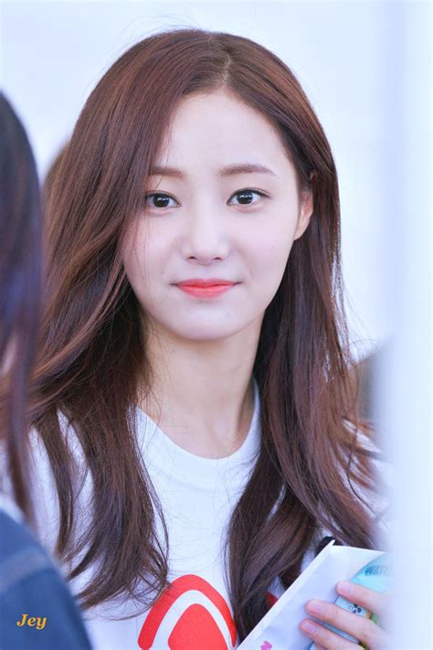 'law of the jungle' momoland's yeonwoo makes a tearful confession, i feel. Cắt gần 30cm tóc, Yeonwoo (Momoland) cũng sang lên 300%