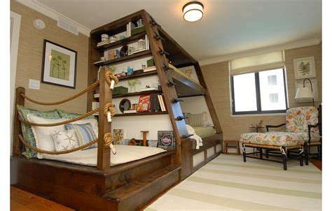 Yellows and whites can promote kindness and sharing. Bunk bed for kids' room by Del Mar