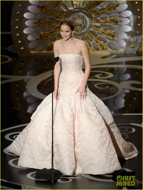 Jennifer Lawrence Wins Best Actress Oscar Falls On Stage Photo