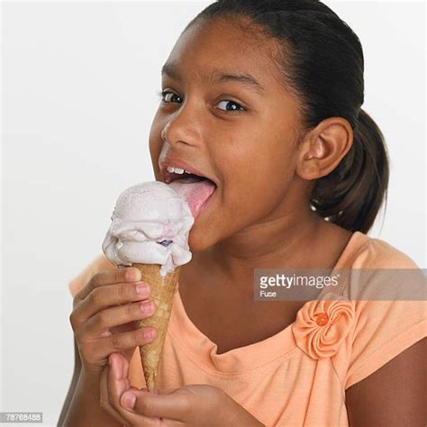 licking ice cream cone fotografías e imágenes de stock getty images