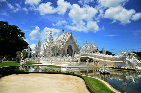 The temple itself is hugely artistic and laced with intricate details. White temple Chiang Rai - Life In A New Country