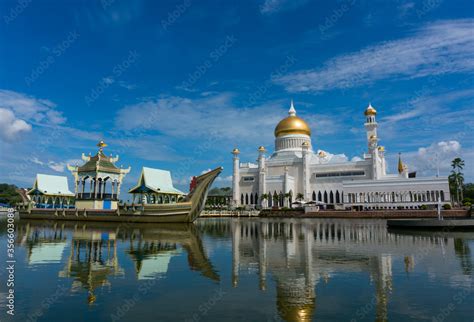 Masjid Sultan Omar Ali Saifuddin Mosque And Royal Barge In Bandar Seri