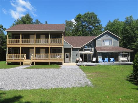 Massive 6 bedrooms duplex with 3 sitting rooms, dinning section, pop finishing, 4 bedrooms upstairs with a sitting room, 2 bedrooms downstairs with another sitting room, massive kitchen with cabinets, chandeliers, jaccuzis an. 3 homes, 22 BR/15BA, hot Tubs, On 20 acres,... - HomeAway ...