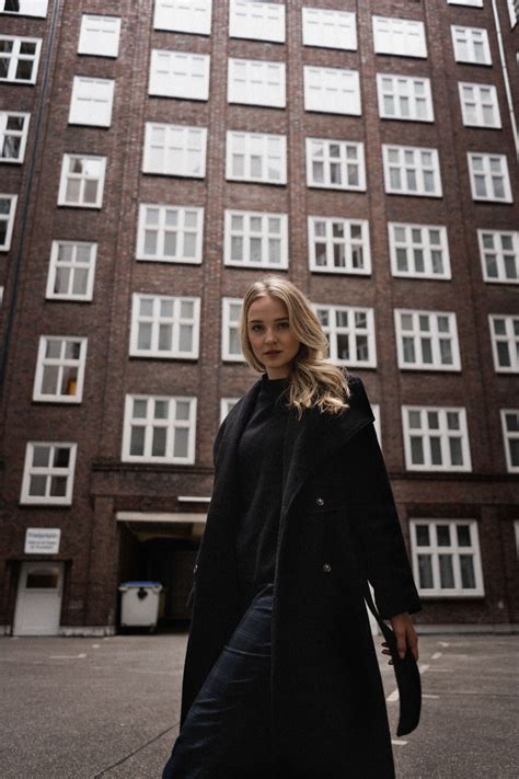 Nora La Model Agency Bookers Bookers Hamburg