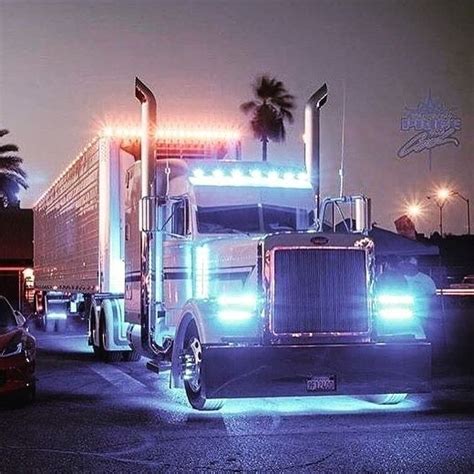 Peterbilt Custom 379 With Matchin Reefer Light Show Big Trucks