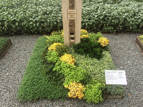 Tipps, welche pflanzen noch zu kombinieren sind, bekommen sie vom floristen. Gartenschaugrabstelle 2015: 2015-08-28 Herbstbepflanzung ...
