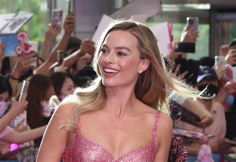 Every Single Barbie Doll Reference From Margot Robbies ‘barbie Press Tour Glamour
